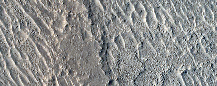 Layers in Isidis Planitia