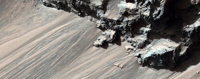 Bedrock Exposures in Aurorae Chasma