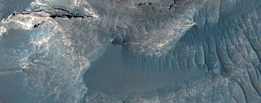 Light-Toned Deposits in Aurorae Chaos