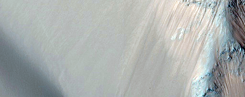 Monitor Slopes in Juventae Chasma