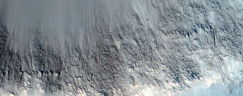 Well-Preserved Impact Crater near Potential Chloride-Rich Terrain