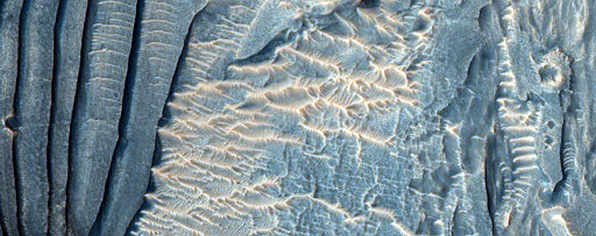 Dark Layers in Arabia Crater