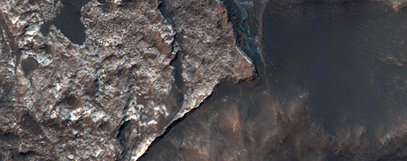 Hydrated Sulfates on Northern Wall of Columbus Crater