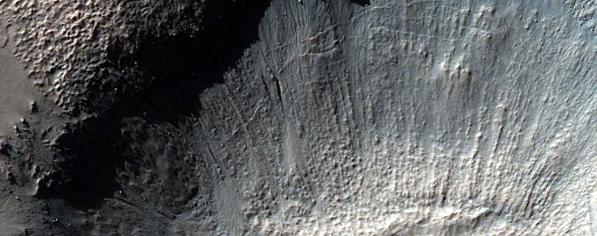 Crater in Terra Sirenum