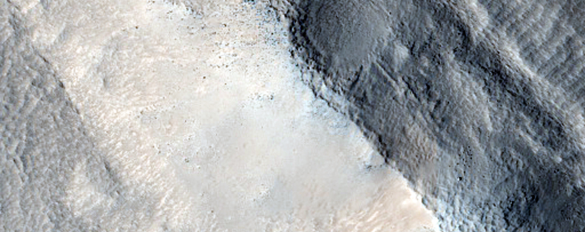 Mesa in Crater in Galaxias Fossae