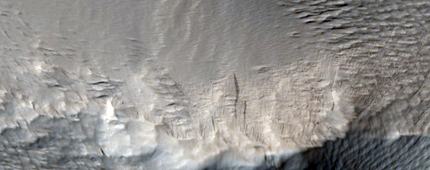 Crater Rim in Ulysses Patera