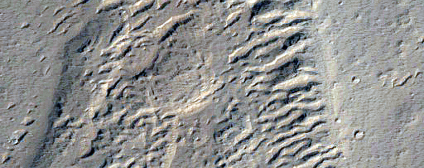 Small Channels along Edge of Echus Chasma