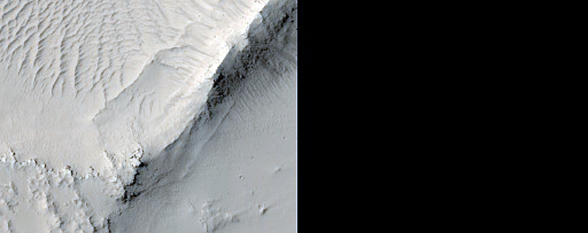 Ridges in Crater near Terminus of Indus Vallis