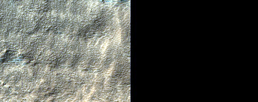 Mid-Latitude Apron and Tongue Materials in Reull Vallis