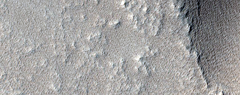 Layers in Troughs in Syria Planum