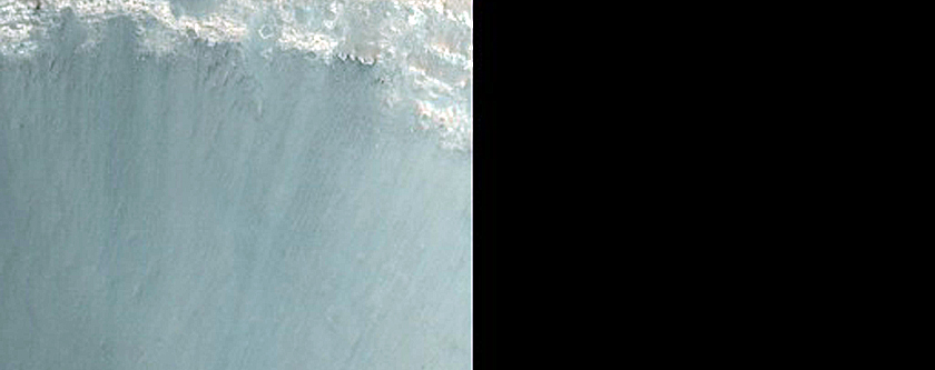 Exposed Crater Rim in 3-Kilometer Crater between Oxia Planum and Mawrth Vallis