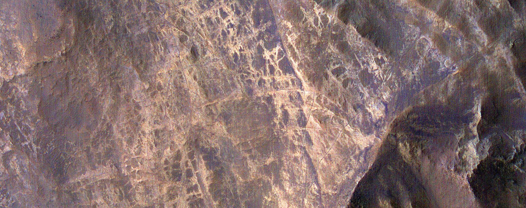 Hot Mineral Veins in Mounds in Ariadnes Colles