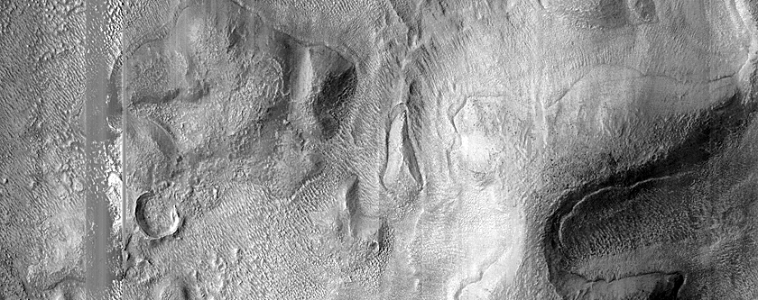 Transect Across Lower Harmakhis Vallis