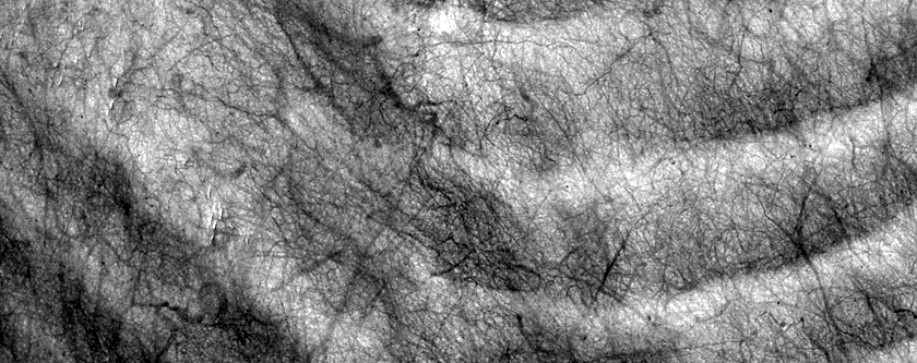 Intra-Crater Dune Field in Terra Sirenum