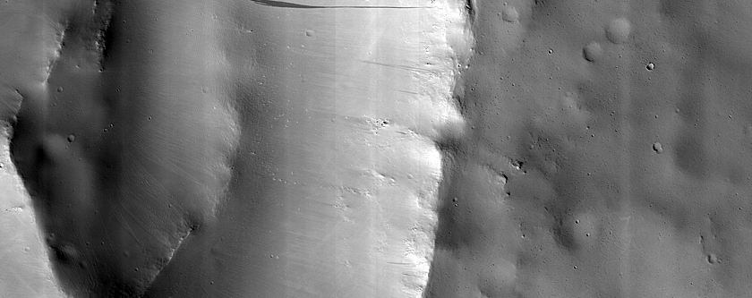 Possible Mafic Minerals Exposures on Arabia Terra Crater Wall