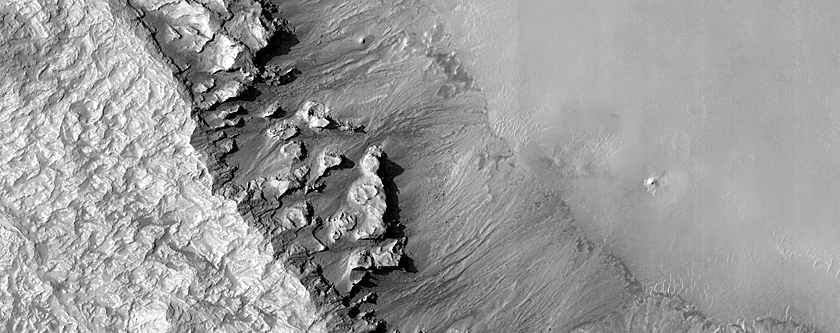 Monitor Slope Features in Rabe Crater