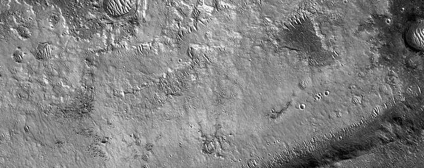 Light-Toned Deposit at Mouth of Maja Valles