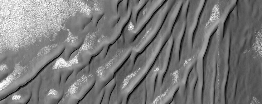 Monitor Defrosting South Mid-Latitude Dunes in MOC Image E05-00762