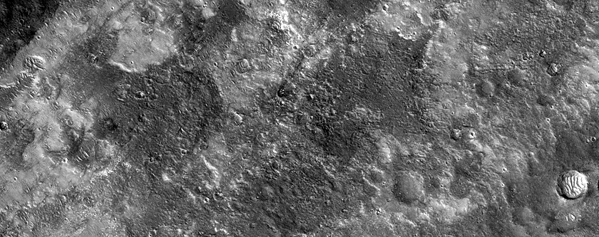 Light-Toned Deposit at Mouth of Maja Valles