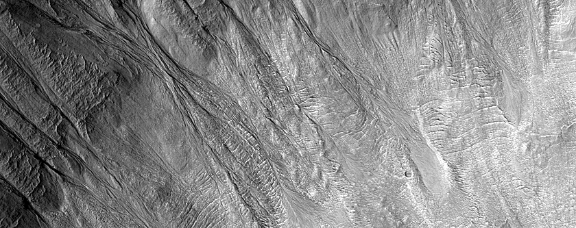 Gullies on South-facing Wall of Dao Vallis