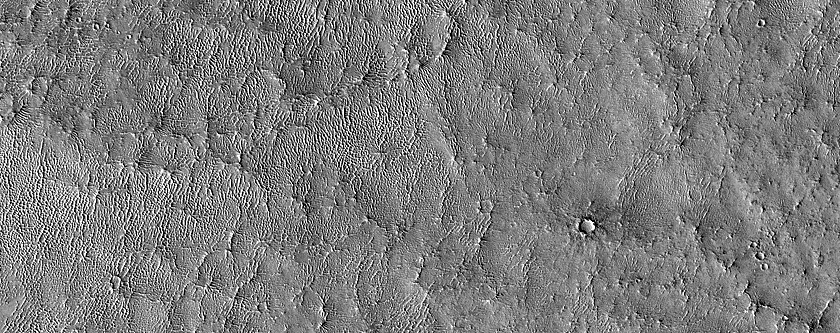 Mound with Ridge in Southern Arabia Terra