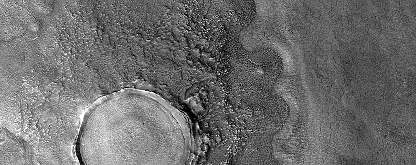 Crater in Far Western Utopia Planitia