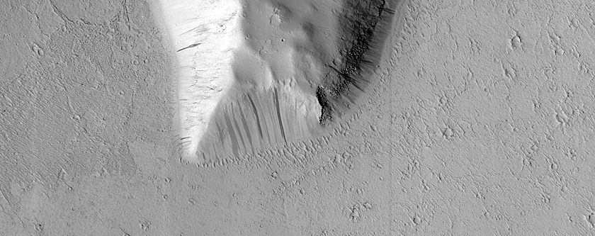 Dark Slope Streak Monitoring in MOC SP1-25706 and E05-01077