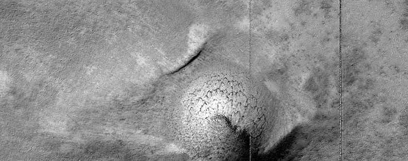 Small Scale Lobes on Isolated Mound