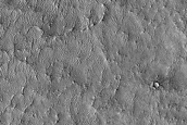 Mound with Ridge in Southern Arabia Terra