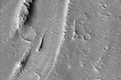 Streamlined Features in Hebrus Valles
