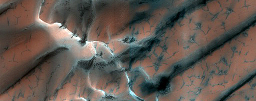 Megadune Monitoring in Hyperborei Cavi