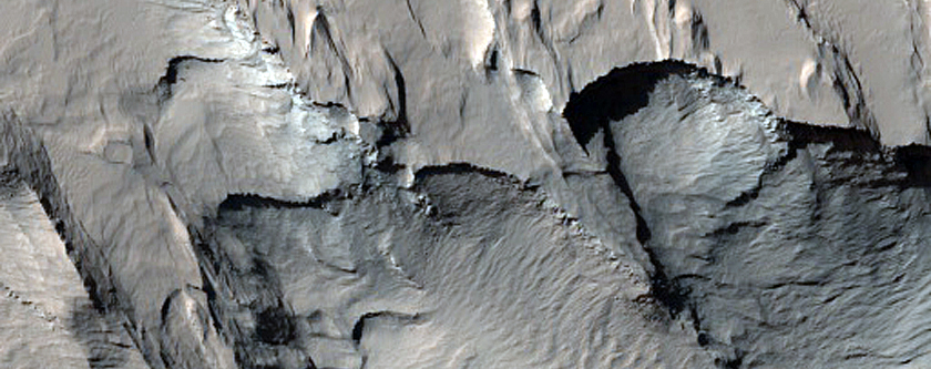 Exposed Scarp near Memnonia Sulci