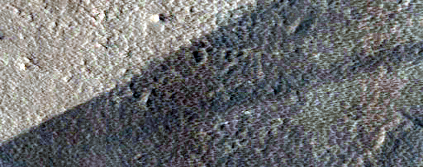 Ring-Shaped Mounds in Ceraunius 