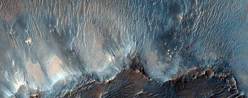 Light-Toned Deposits in Aurorae Chaos