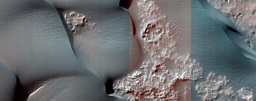 Intracrater Dune Change near Martz Crater