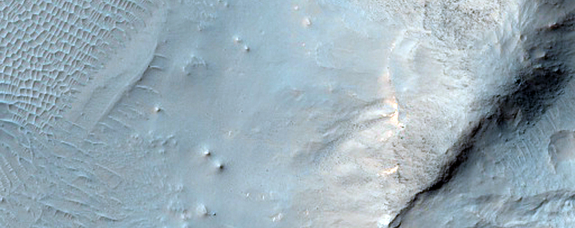 Light-Toned Deposits in Aurorae Chaos