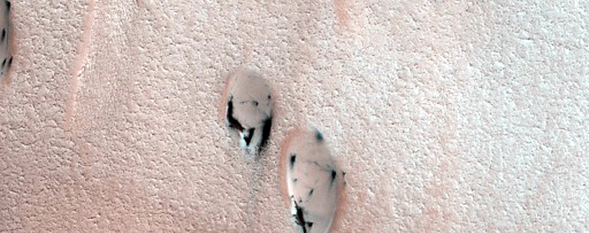 Furrows and Dunes in Hyperborei Cavi