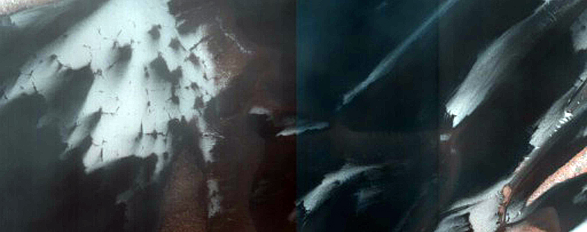 Megadunes in Hyperborei Cavi