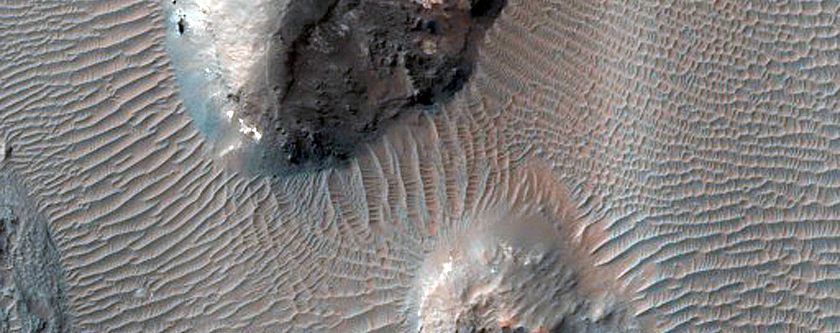 Light-Toned Deposits in Aureum Chasma