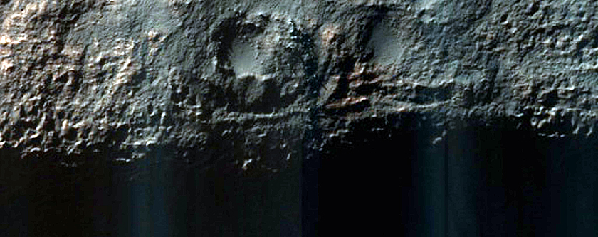 Monitor Gullies in Ariadnes Colles