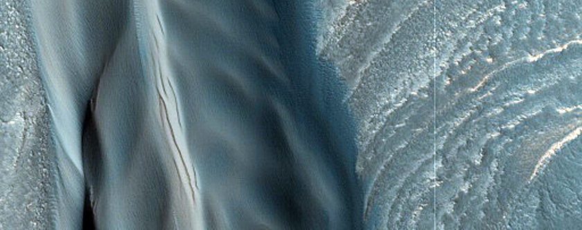 Steep North Polar Reentrant Scarp and Dunes