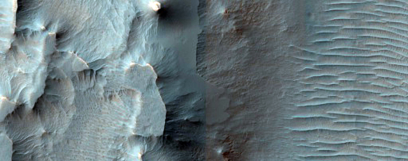 Mounds and Ridges in Aurorae Chaos