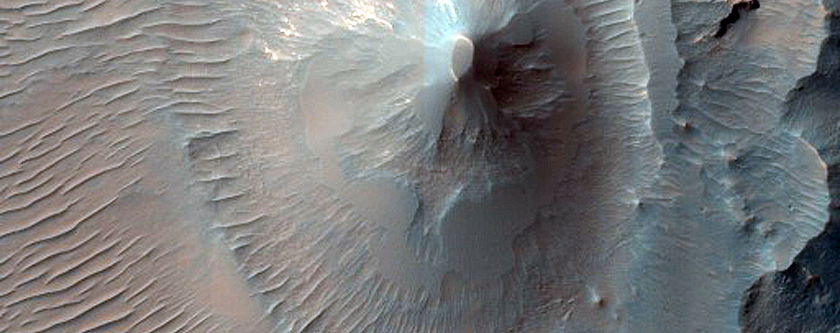 Light-Toned Deposits in Arsinoes Chasma