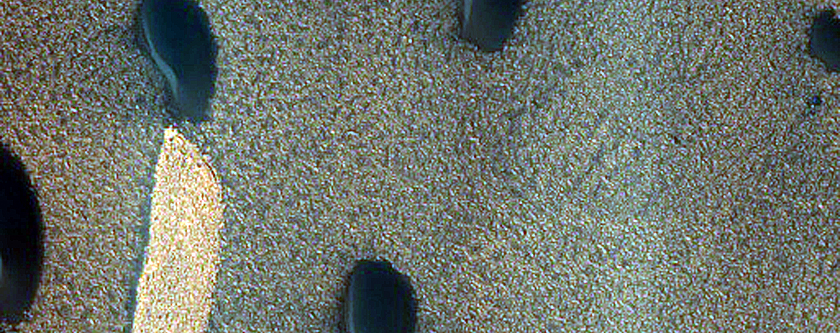 Furrows and Dunes in Hyperborei Cavi