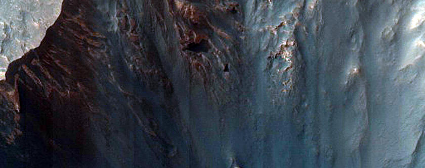 Large Crater on Slope of Layered Deposits