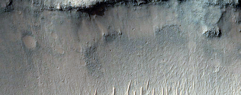 Streamlined Feature in Elaver Vallis