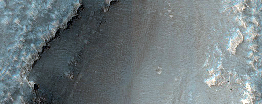 Low Shield Summit Vent in Syria Planum