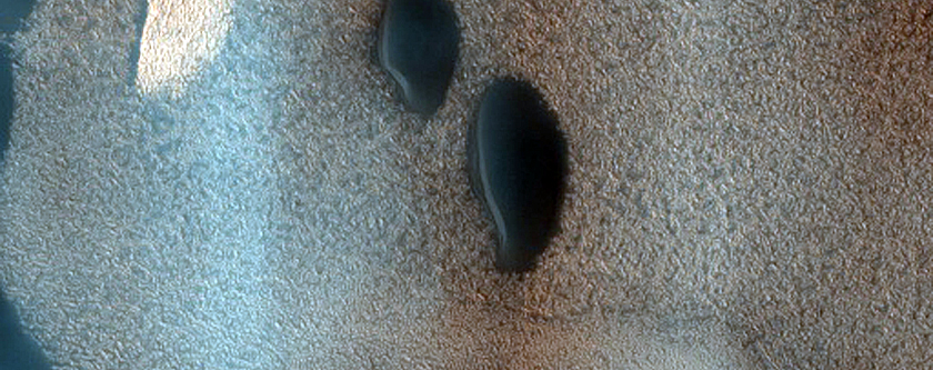 Furrows and Dunes in Hyperborei Cavi