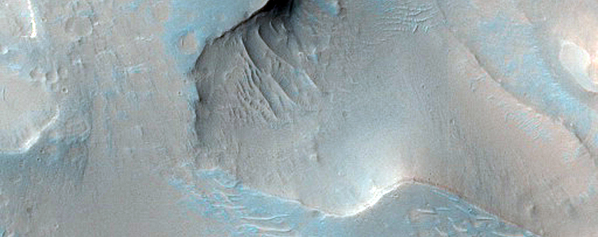 Light-Toned Exposures in Capri Chasma