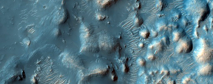 Dust-Free Exposure in Memnonia Sulci